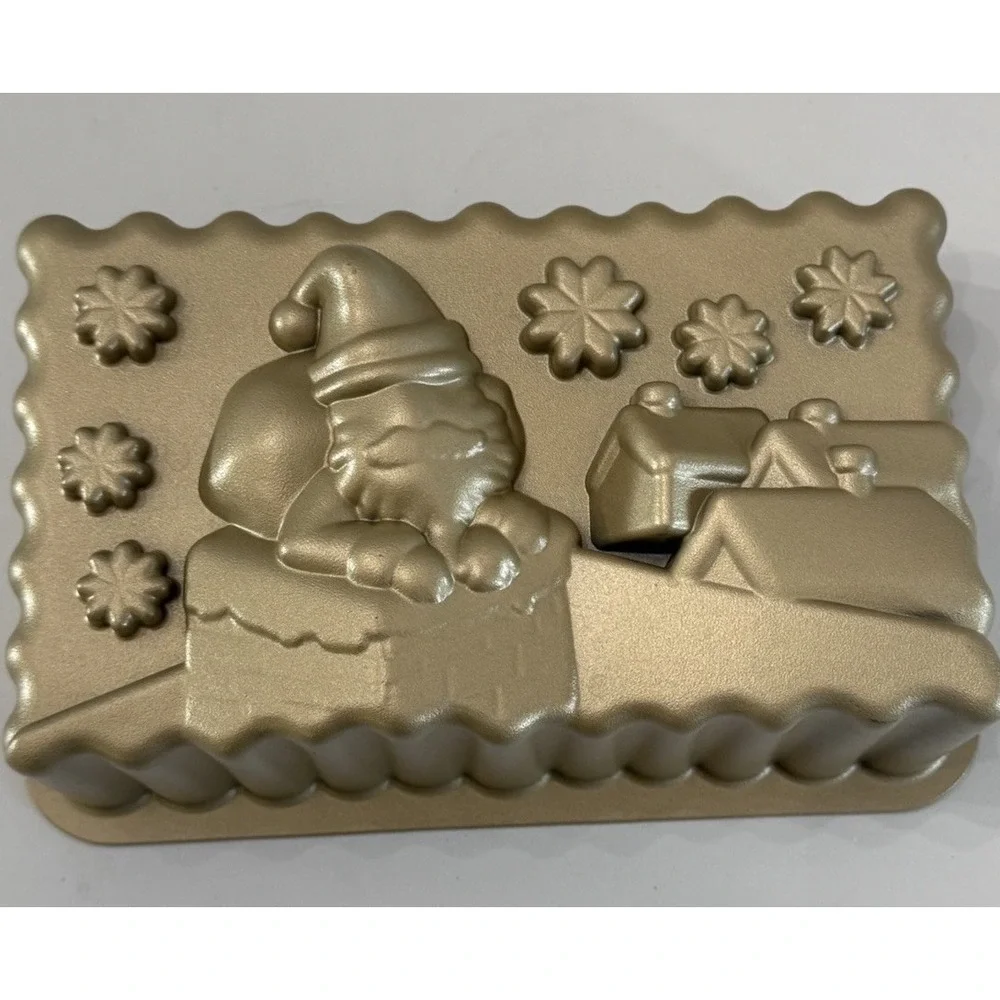 Cast Aluminum Santa‎ On Rooftop Loaf Baking Pan 8.5 x 5.5 Christmas Holiday Aldi